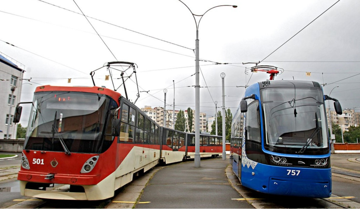 У Києві через падіння уламків затримується рух громадського транспорту