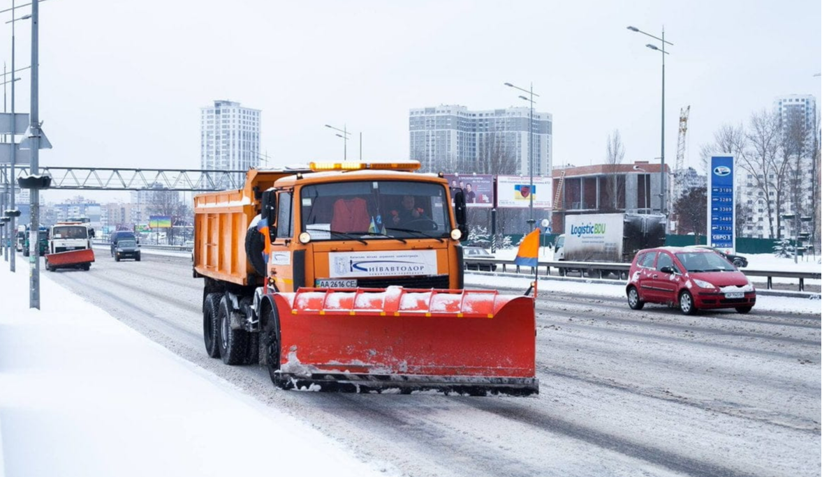 9 лютого Київ засипало снігом: на вулицях працюють 292 одиниці спецтехніки