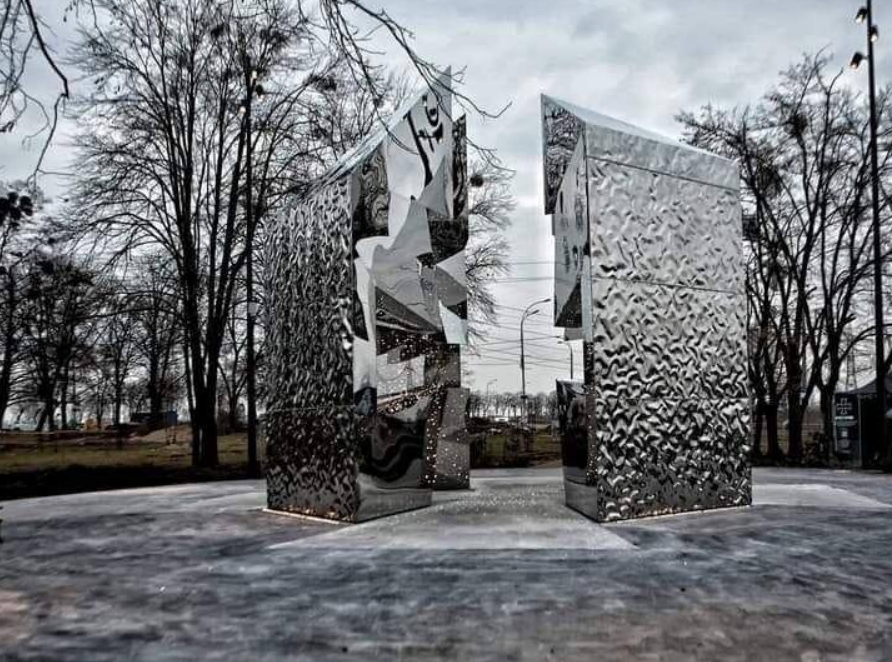 У Вишгороді на Київщині встановили меморіал Хрест Героїв: фото