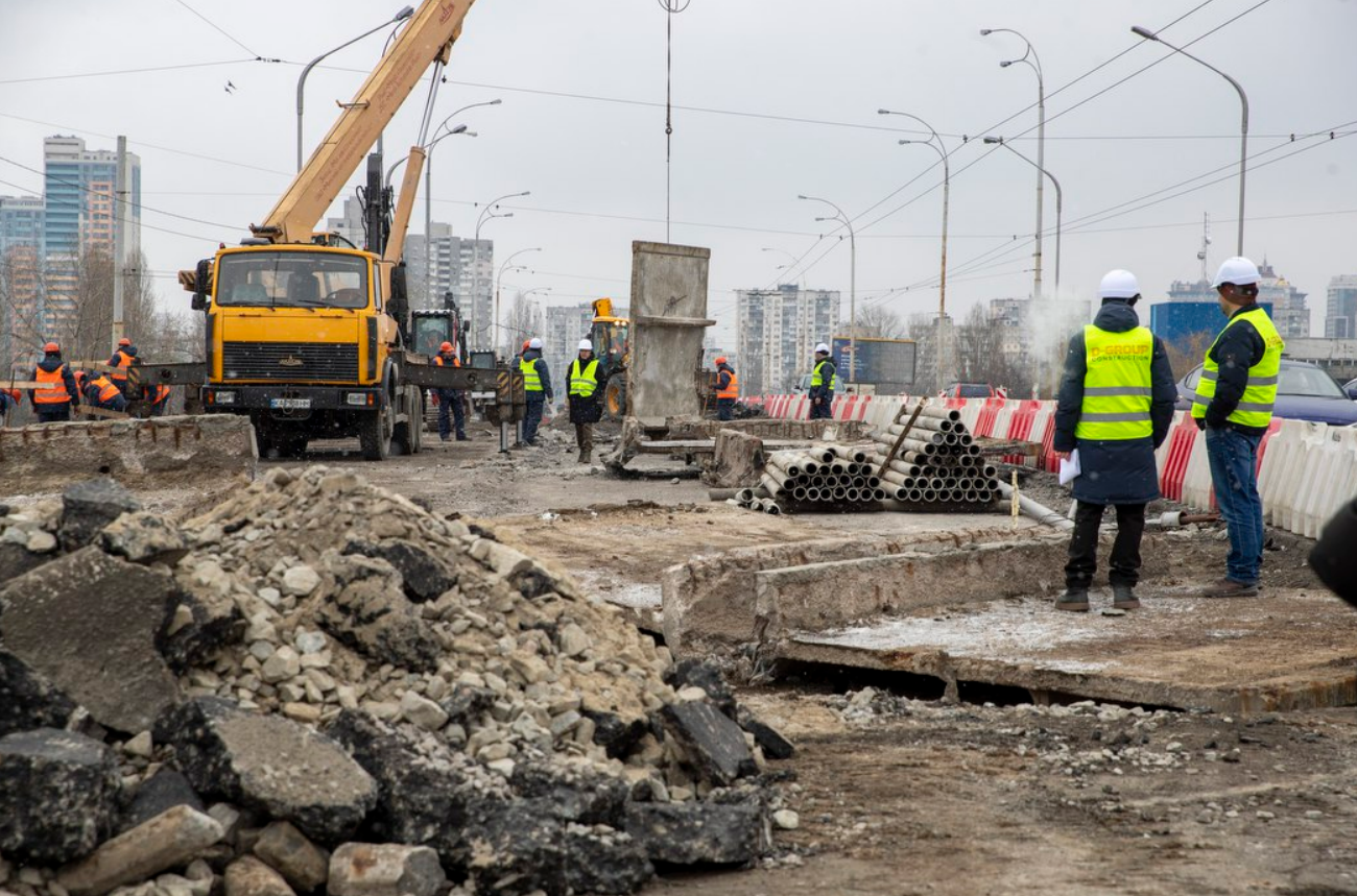 На Оболоні триває ремонт двох шляхопроводів: що вже зробили