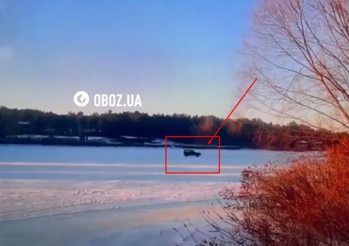 На Київському водосховищі позашляховик провалився під лід