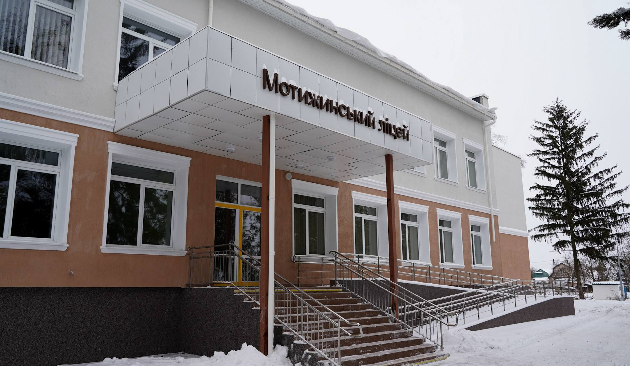 У Мотижині відновили ліцей, пошкоджений під час окупації Київщини: фото