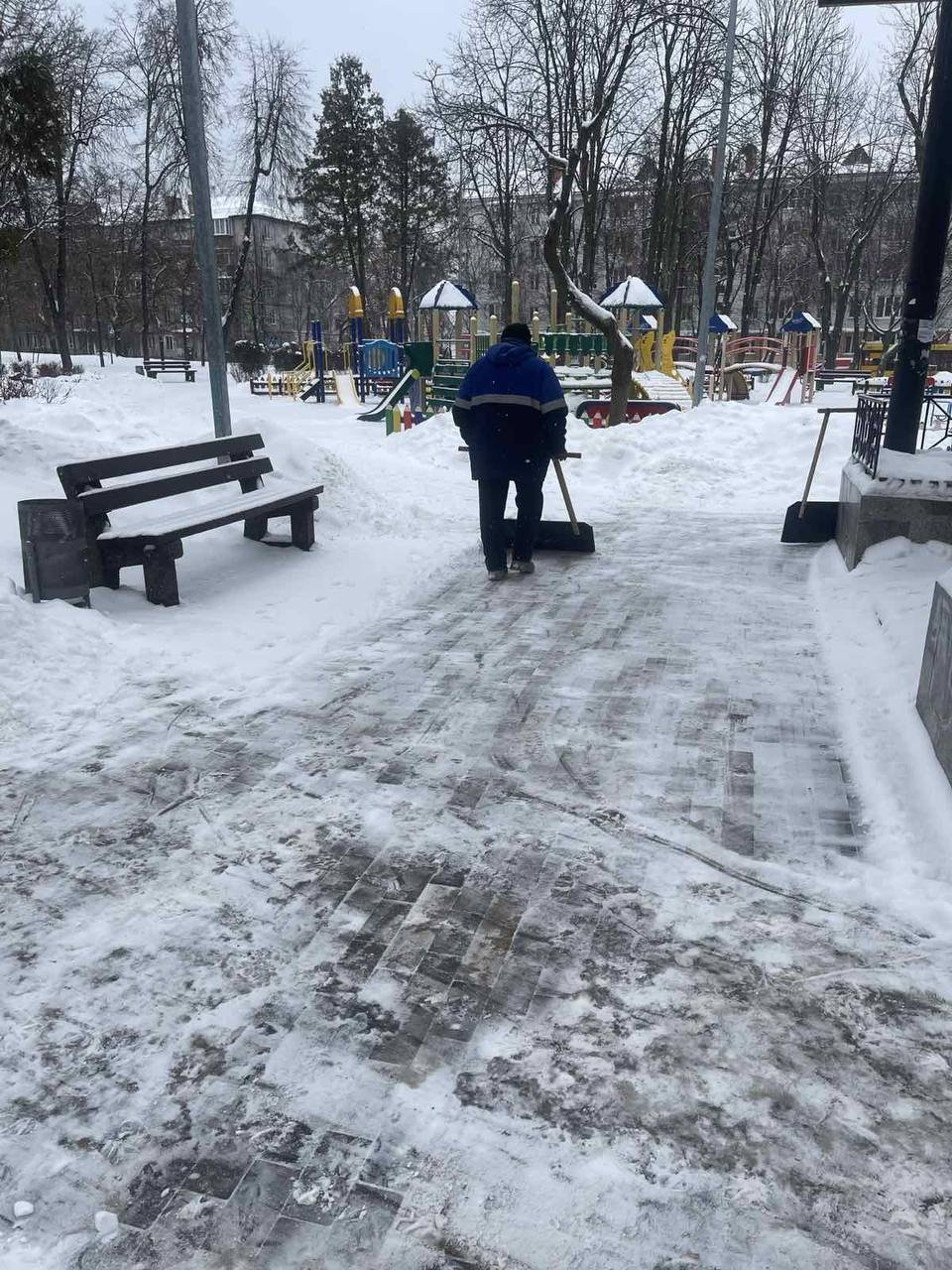 Прибирання снігу у Києві 7 лютого 2026 року: скільки задіяли техніки та комунальників