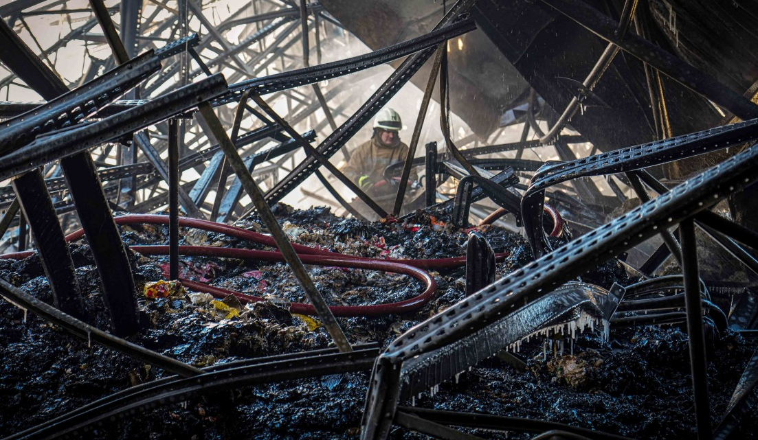 В Яготині п’яту добу ліквідовують наслідки російського удару по складам "Рошен"