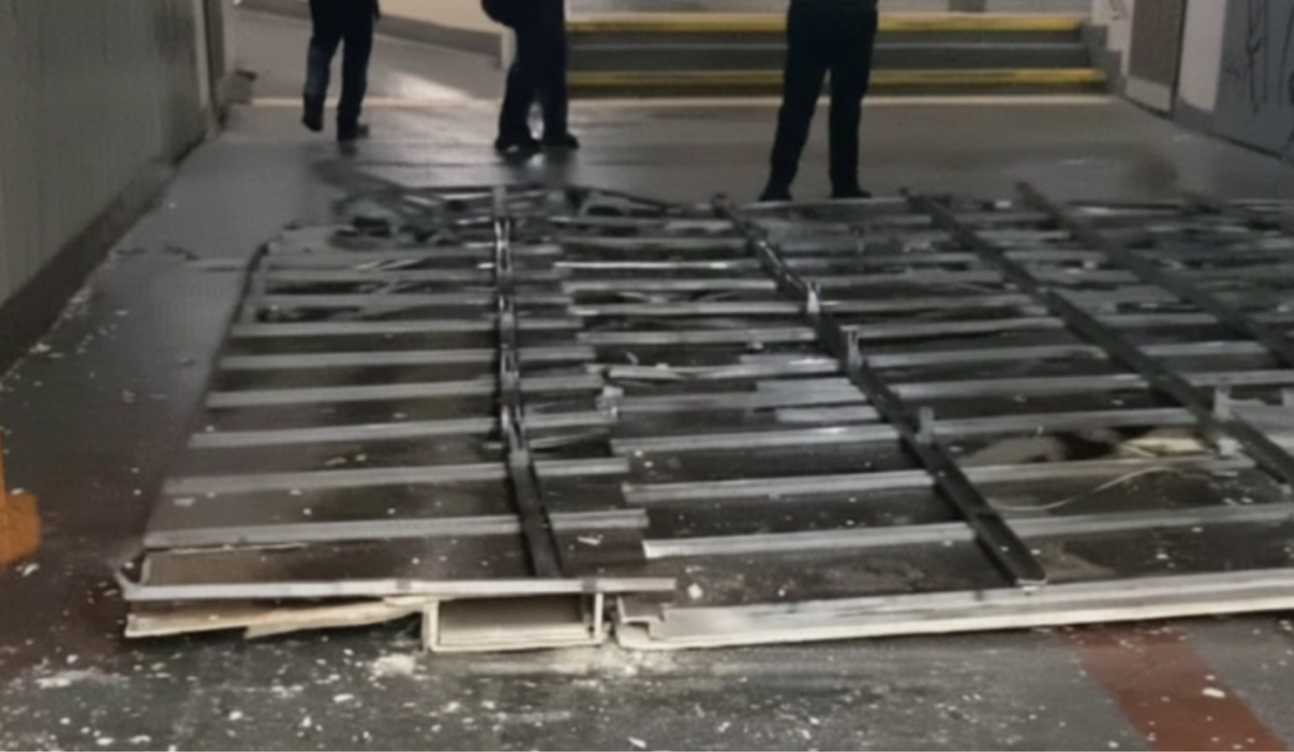 На станції "Теремки" обвалилась стеля: у метрополітені назвали причину