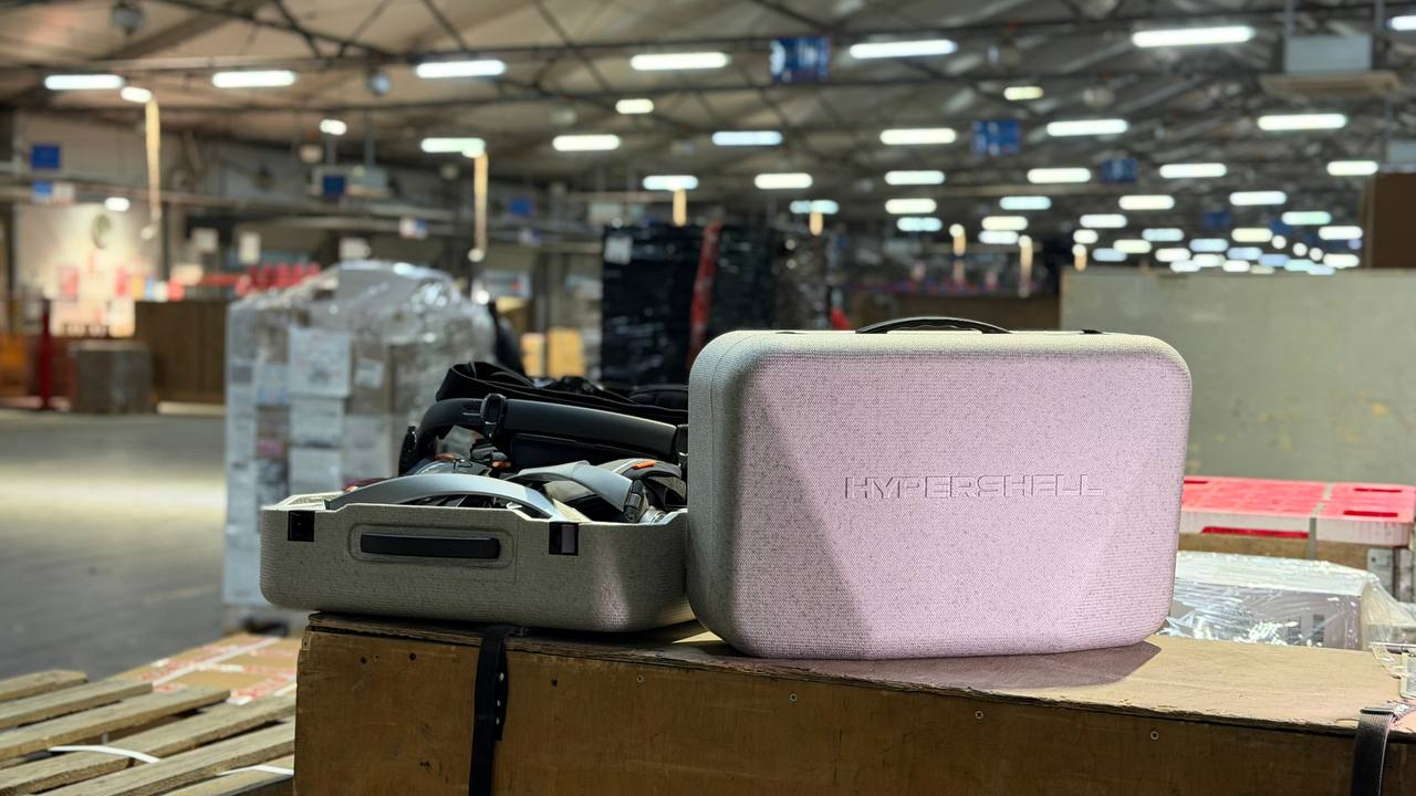 Нова пошта тестує екзоскелети для працівників терміналів і депо: як вони виглядають