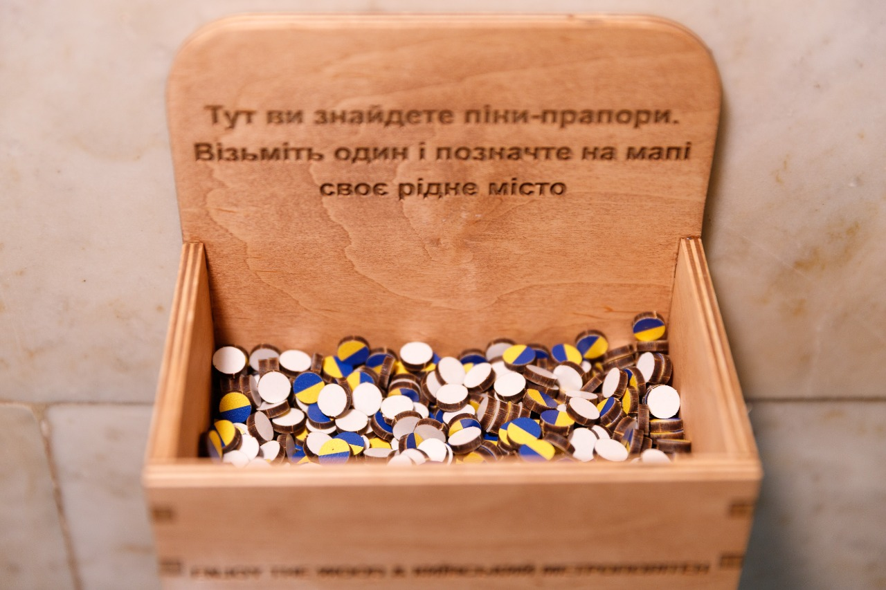 На станції "Золоті ворота" у Києві з’явилась інтерактивна мапа України: фото