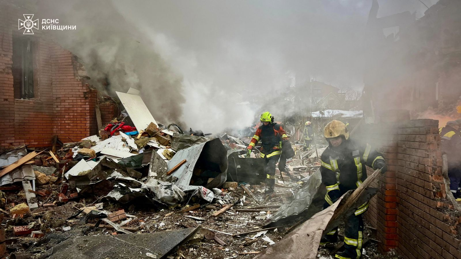 Є руйнування, поранені та загиблий: наслідки обстрілу Київщини вночі 22 лютого 2026 року