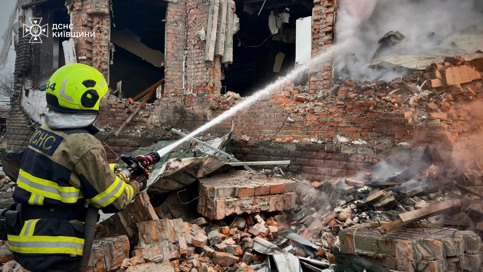 Є руйнування, поранені та загиблий: наслідки обстрілу Київщини вночі 22 лютого 2026 року