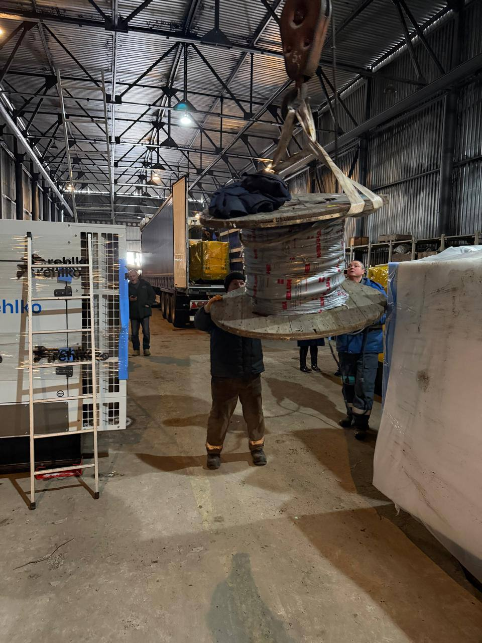 Допомога від міста-побратима: Гамбург передав Києву генератори