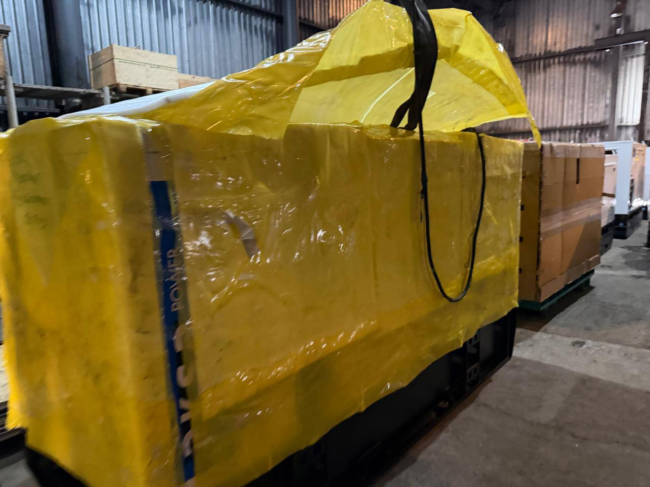 Допомога від міста-побратима: Гамбург передав Києву генератори