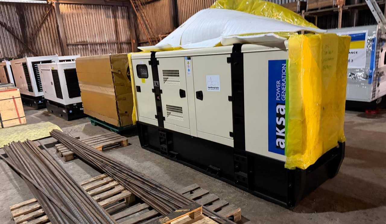 Допомога від міста-побратима: Гамбург передав Києву генератори