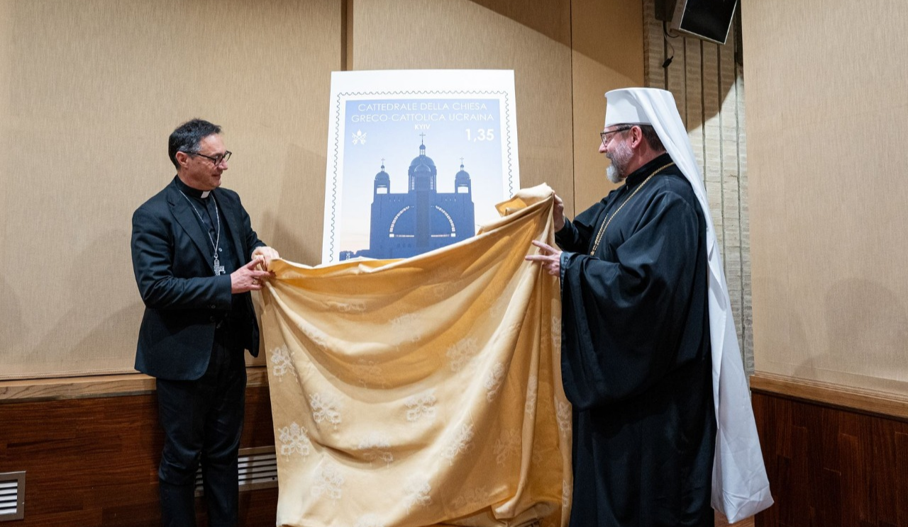 У Ватикані створили марку із зображенням київської святині під час блекауту