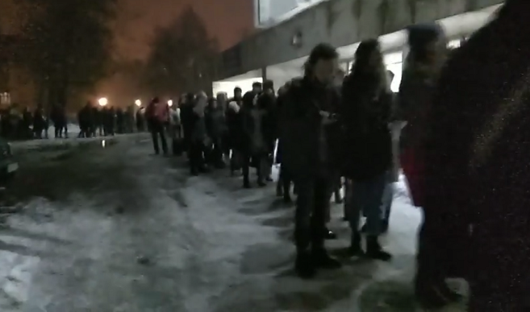 Киевляне стояли в километровой очереди на выступление Сергея Жадана (видео)