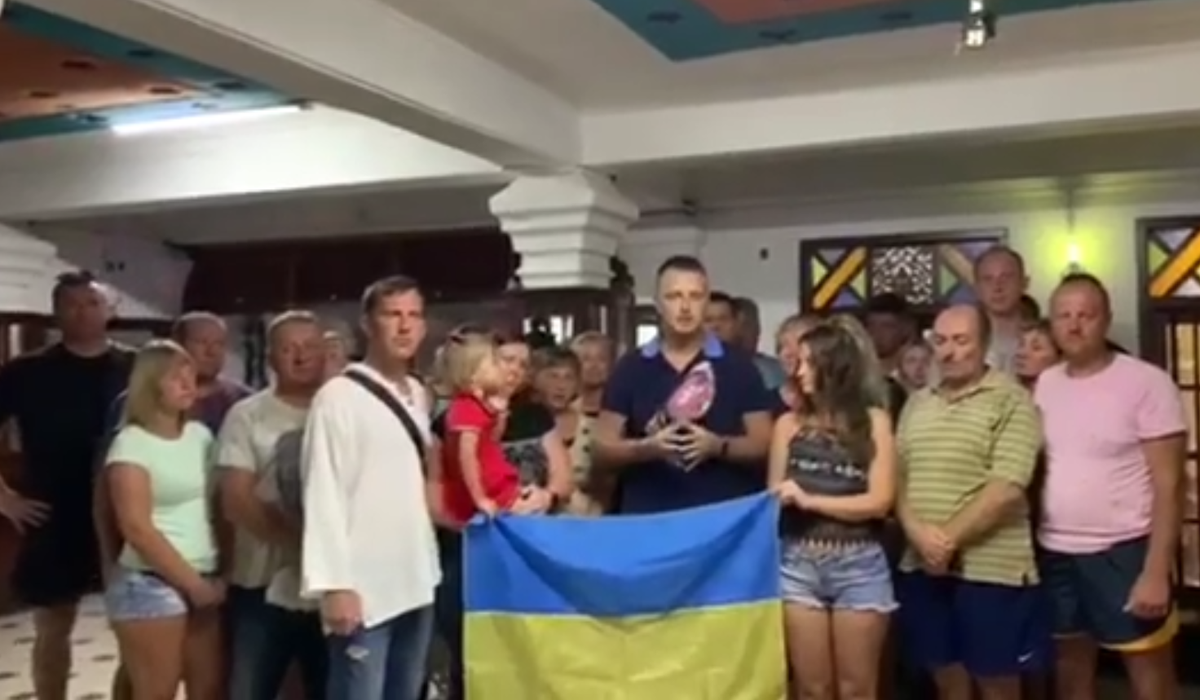 «Нас никто никуда не забирает», — застрявшие на Шри-Ланке украинцы обратились к Зеленскому