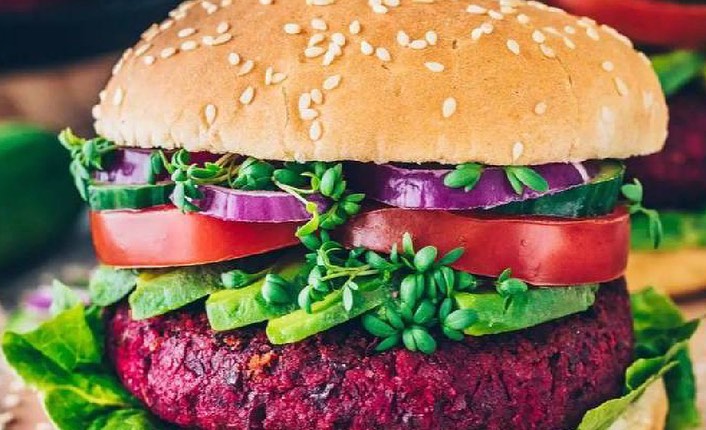 Страви у простірі здорового харчування Greenburger на Подолі