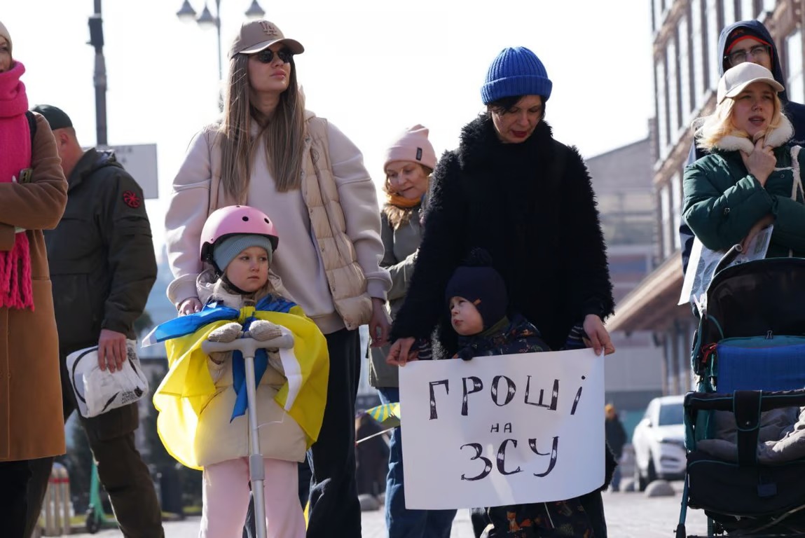 2 березня, під стінами Київської міської державної адміністрації відбулась акція “Гроші на ЗСУ”