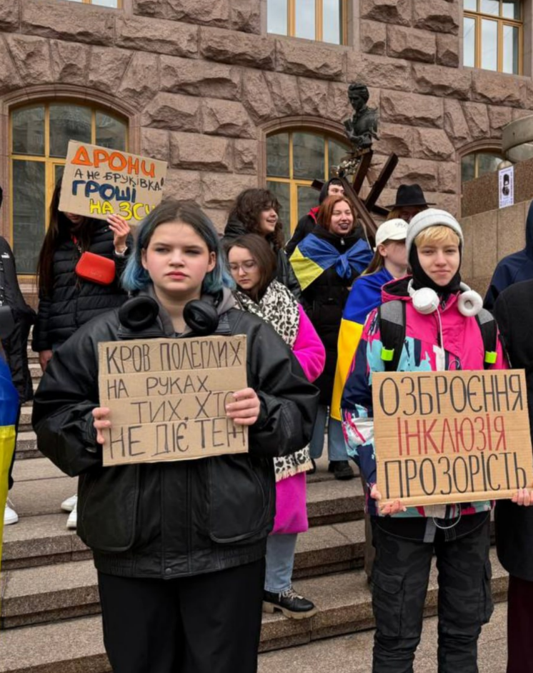У Києві 9 березня пройшов суботній мітинг Гроші на ЗСУ: фото