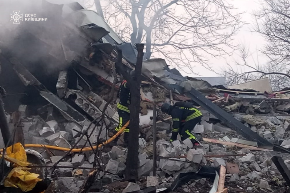 Наслідки обстрілу Київщини 21 березня: знеструмлено 1700 споживачів, є руйнування та постраждалі