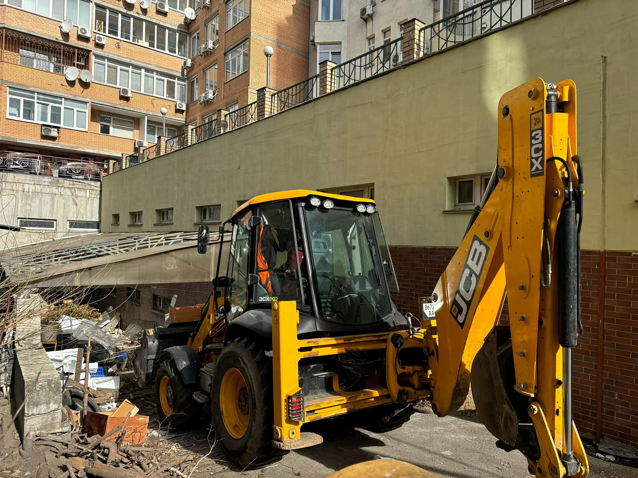 У Шевченківському районі Києва ліквідували стихійне сміттєзвалище: фото