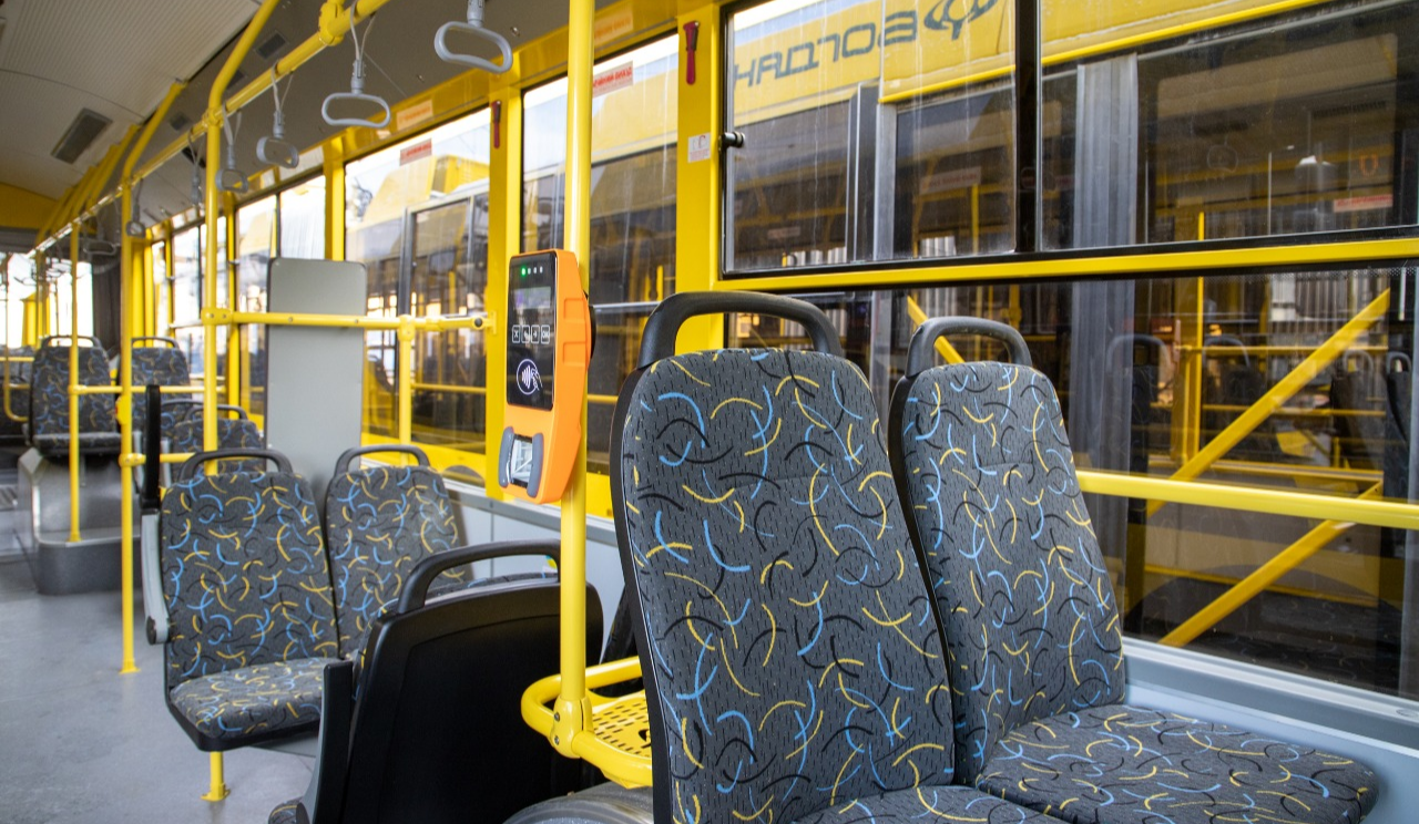 Через ремонт шляхопроводу на Троєщині змінили рух електротранспорту