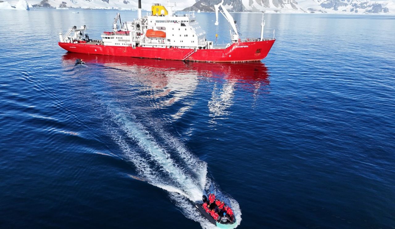 На антарктичній станції "Академік Вернадський" стартувала перезмінка команд