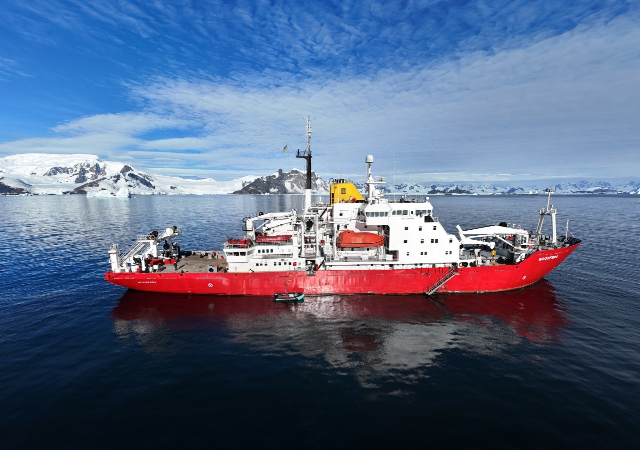 На антарктичній станції "Академік Вернадський" стартувала перезмінка команд: фото