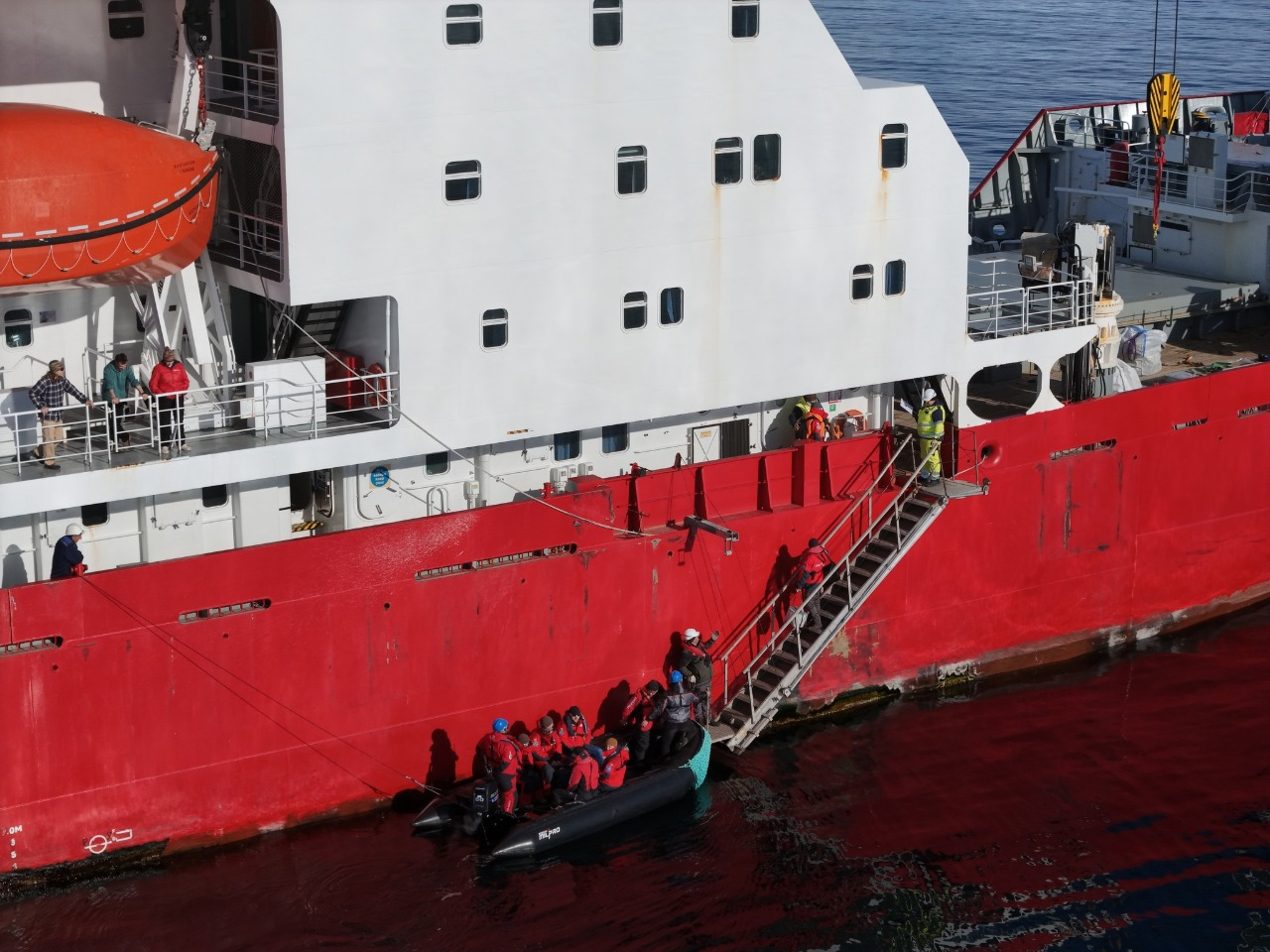 На антарктичній станції "Академік Вернадський" стартувала перезмінка команд: фото