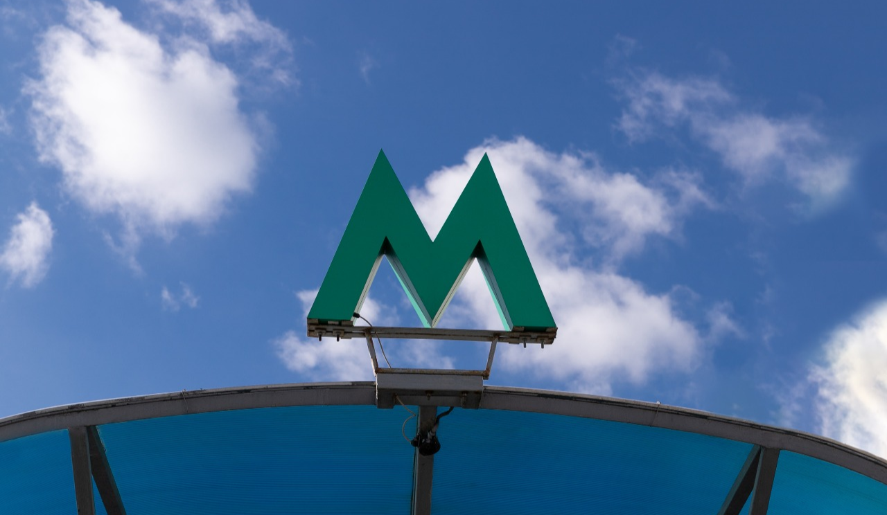 Проблеми з гідроізоляцією: на "Іподромі" від вологи набухає стеля