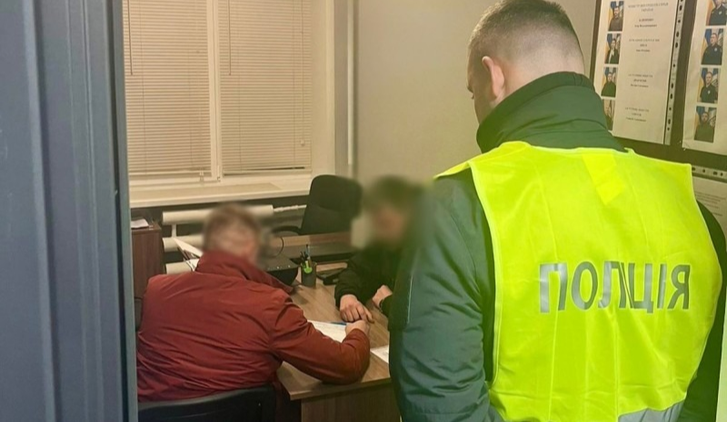 Хотів "виховати": чоловіку, який бив собаку у парку "Наталка", загрожує штраф