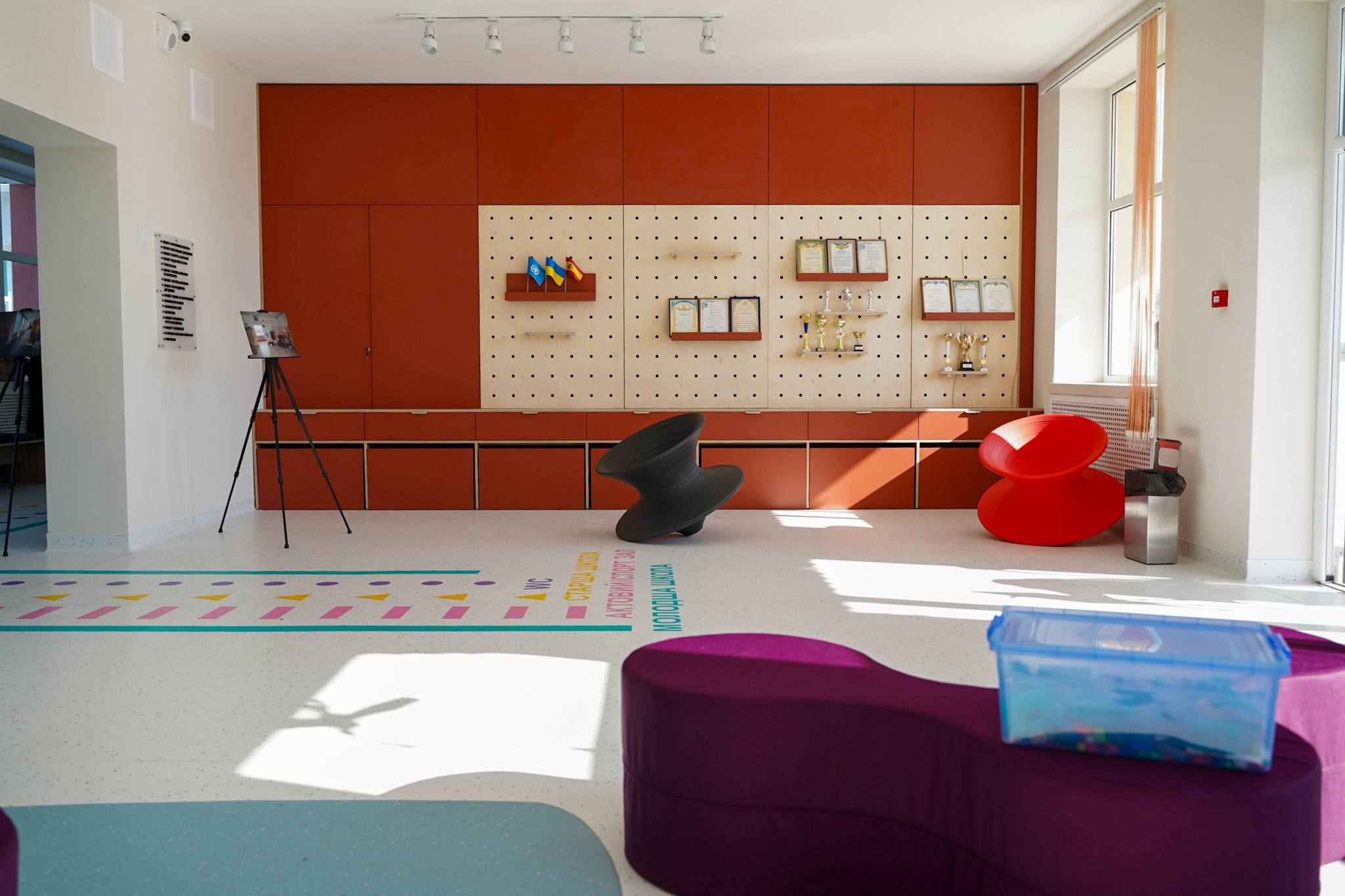 На Київщині відбудували гімназію, пошкоджену під час бойових дій у 2022 році: фото