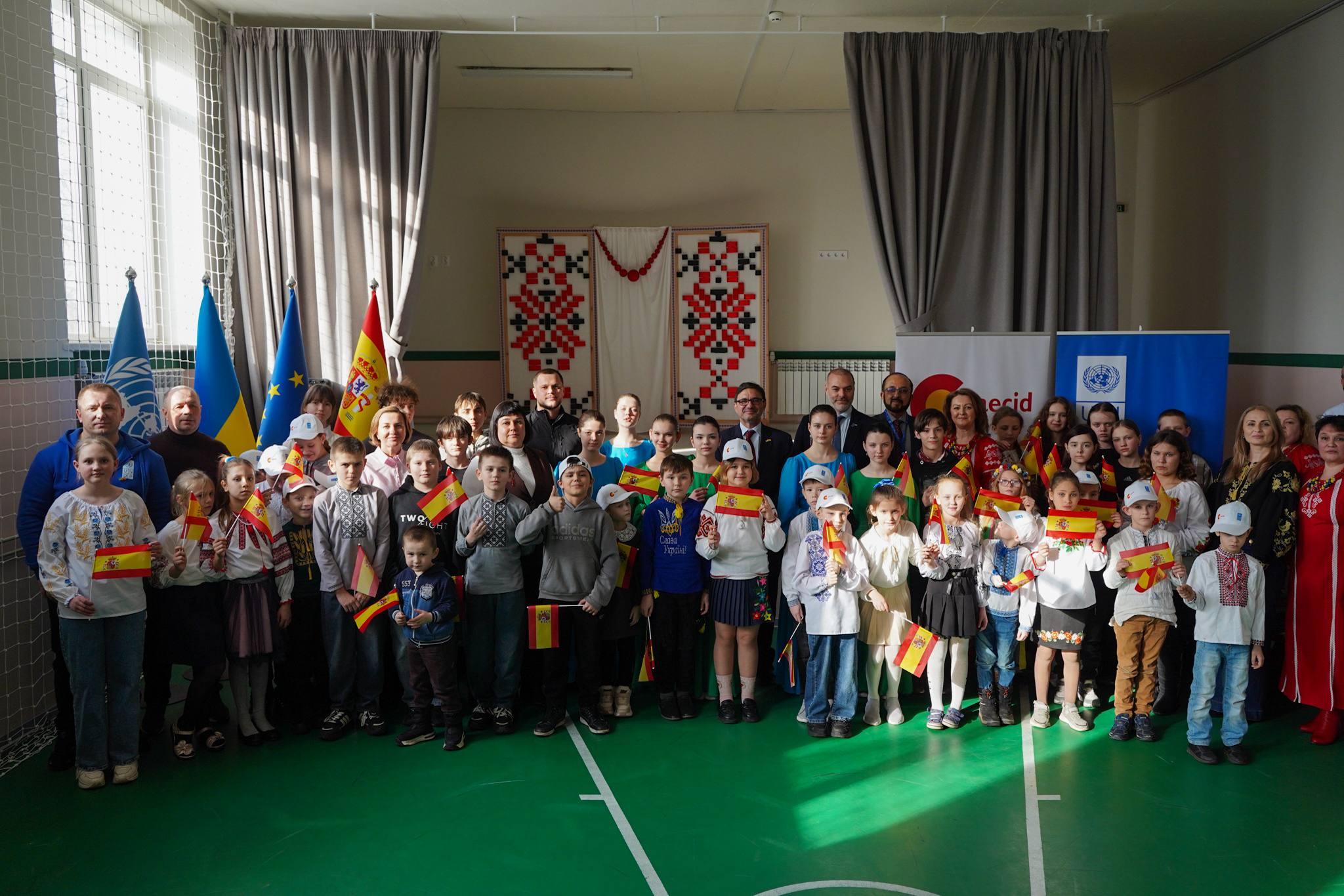 На Київщині відбудували гімназію, пошкоджену під час бойових дій у 2022 році: фото