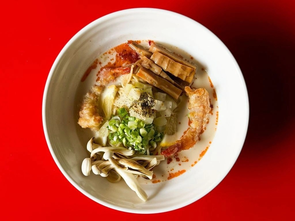 Неподалік Володимирського собору у Києві відкрилася раменна "ДЗУ ДЗУ": адреса, меню та ціни