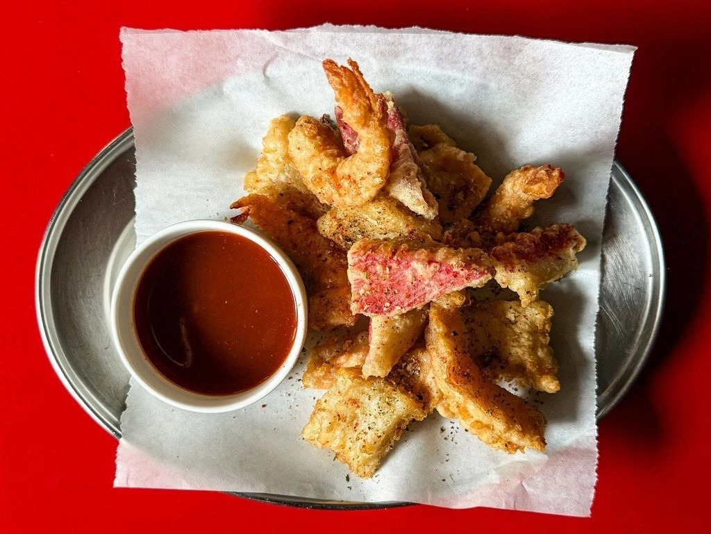 Неподалік Володимирського собору у Києві відкрилася раменна "ДЗУ ДЗУ": адреса, меню та ціни