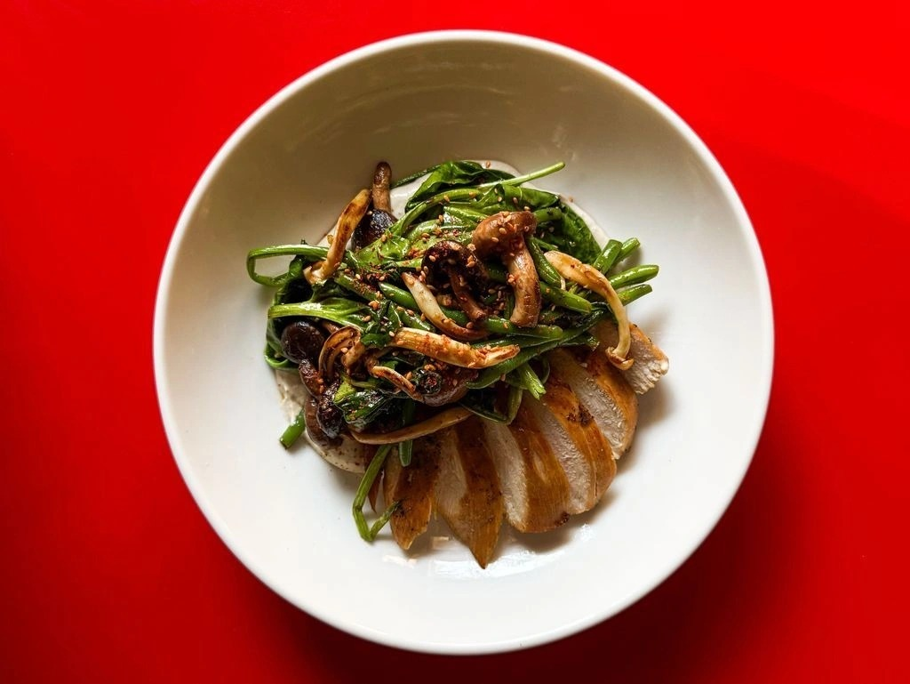 Неподалік Володимирського собору у Києві відкрилася раменна "ДЗУ ДЗУ": адреса, меню та ціни