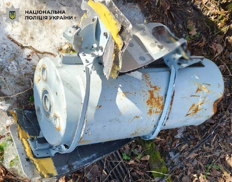 У Дарницькому районі Києва знайшли бойову частину російського дрона: фото