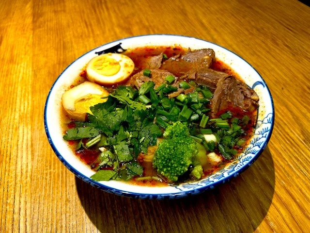 Нове місце: ресторан азійської кухні "Asia Щаслива" в центрі Києва