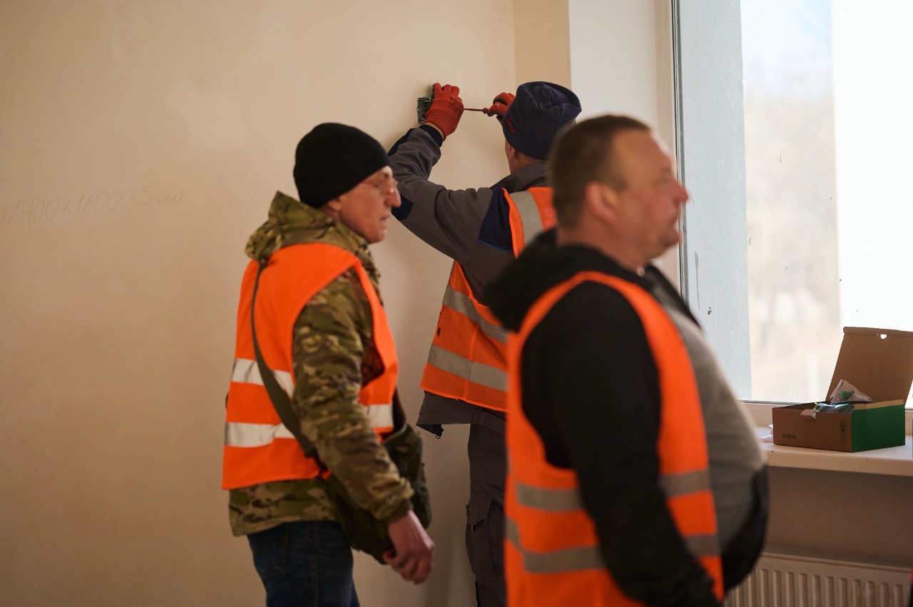 У Василькові на Київщині відновлюють лікарню, дитсадок і житлові будинки: що вже зробили