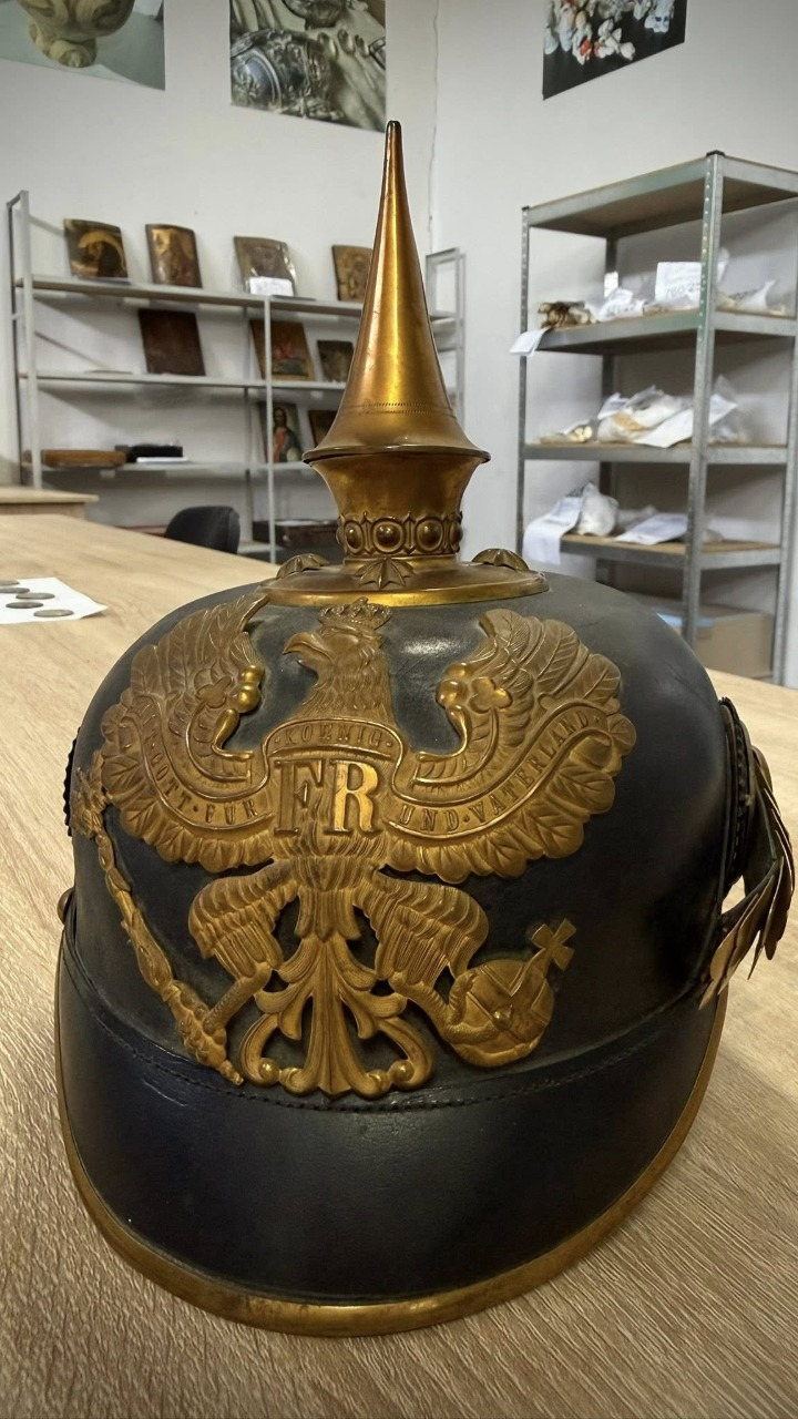 Київські митники врятували шолом прусського офіцера від незаконної відправки за кордон: фото