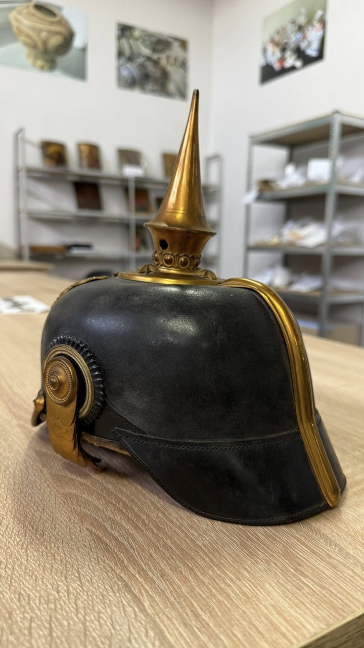 Київські митники врятували шолом прусського офіцера від незаконної відправки за кордон: фото