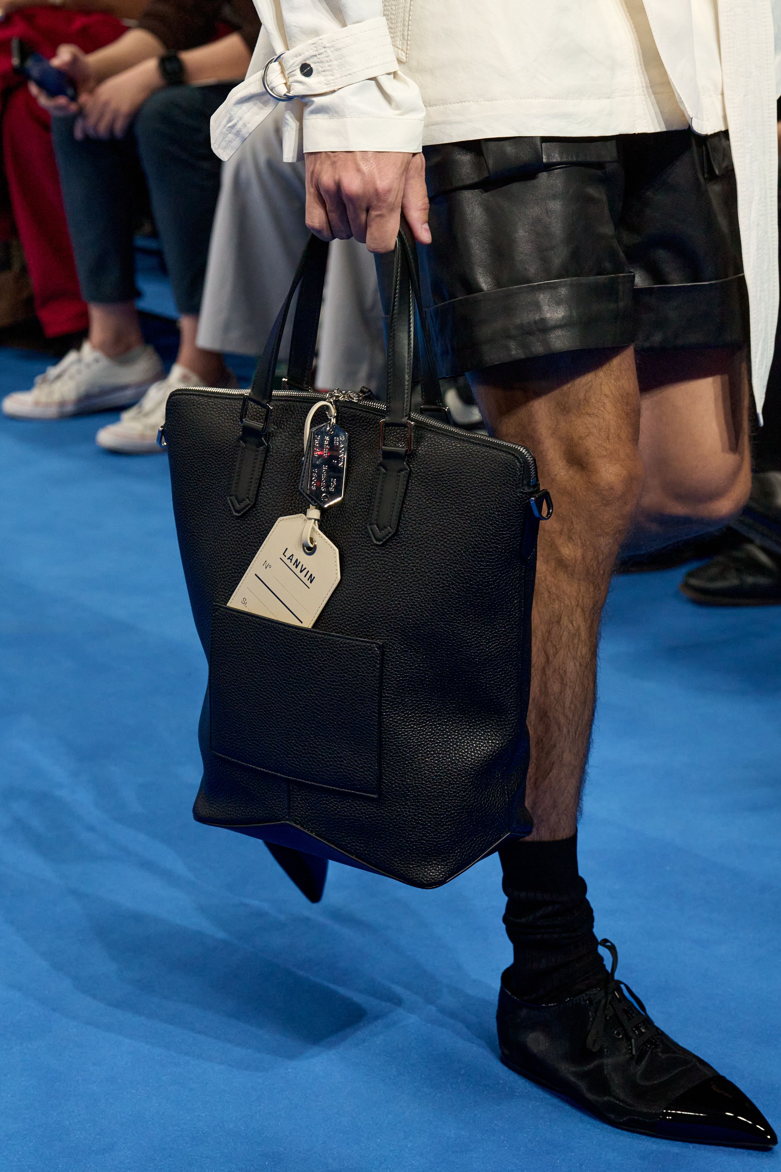 Трендове взуття для чоловіків та жінок весни 2026 року