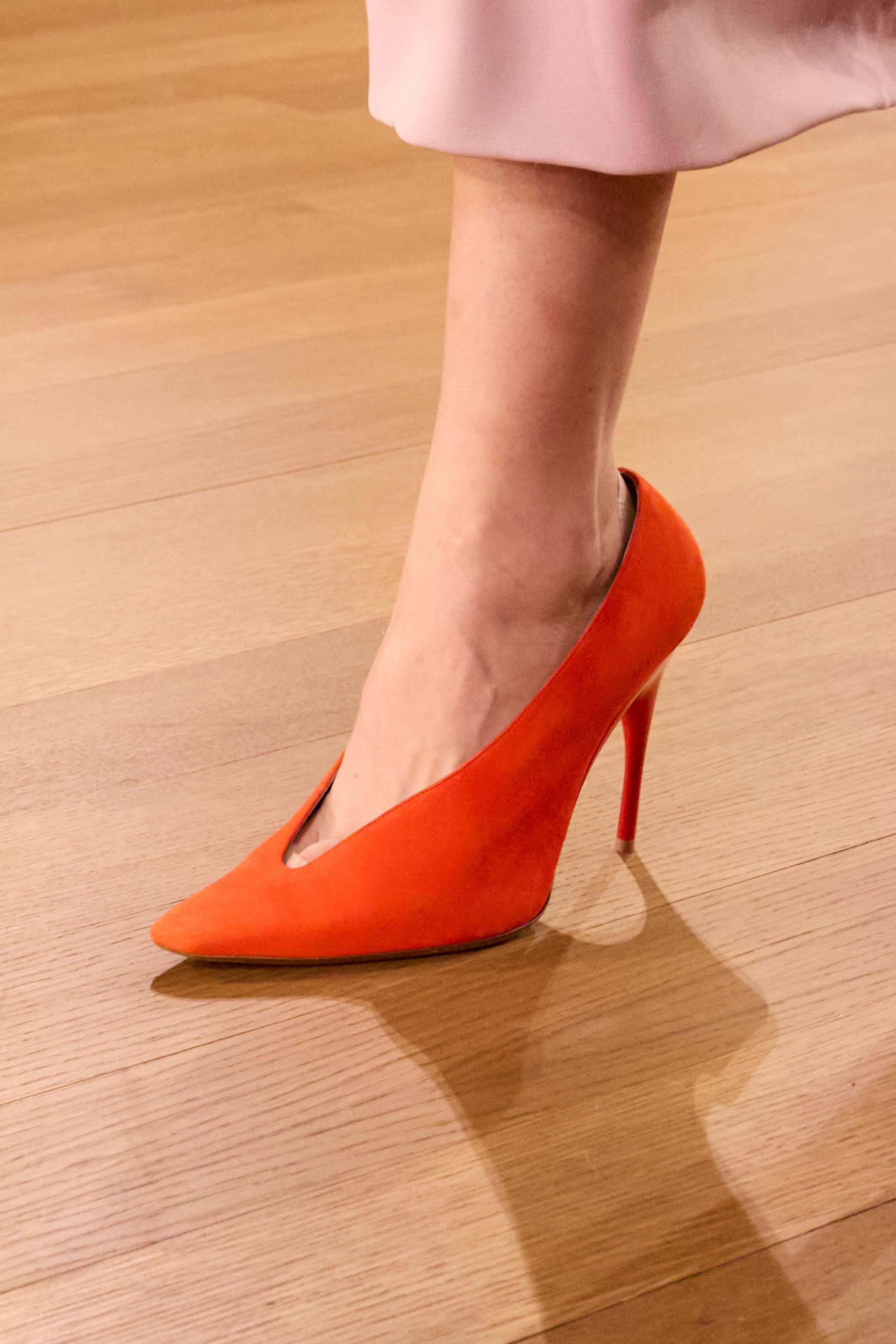 Трендове взуття для чоловіків та жінок весни 2026 року