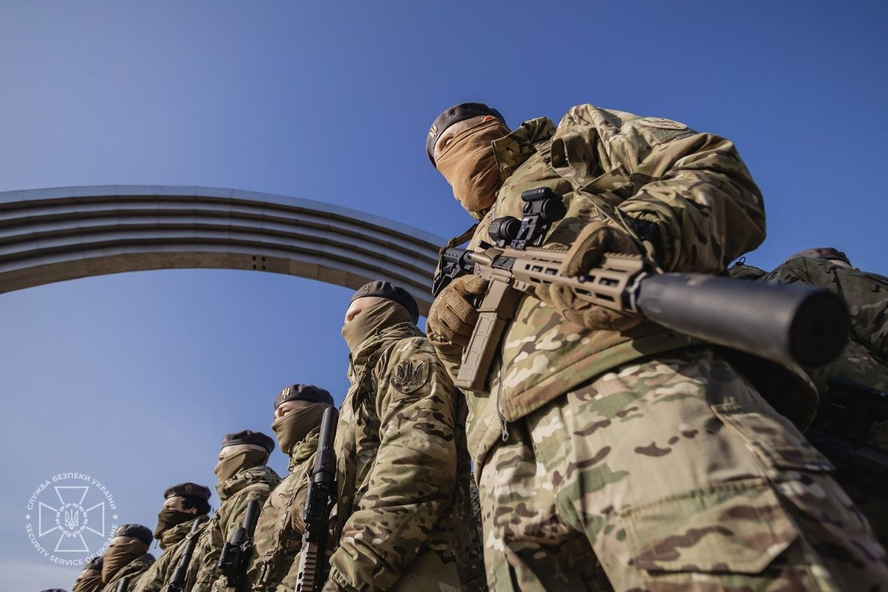 Під Аркою Свободи у Києві відкрили пам'ятний знак на честь СБУ: фото