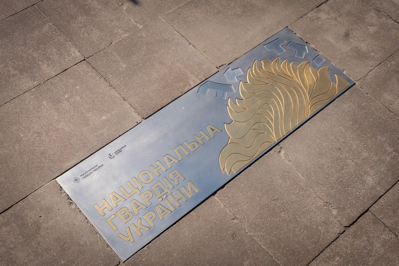 Пам’ятний знак на честь Нацгвардії з’явився біля Арки Свободи українського народу у Києві