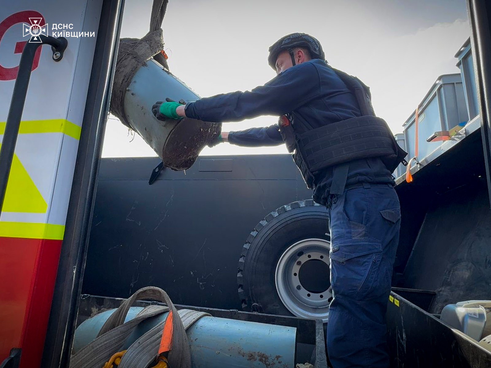 Сапери знешкодили на Київщині бойові частини ракети Х-101