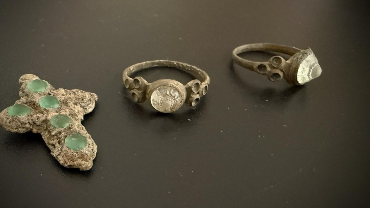 Київські митники врятували старовинні археологічні пам’ятки, які намагалися відправити за кордон