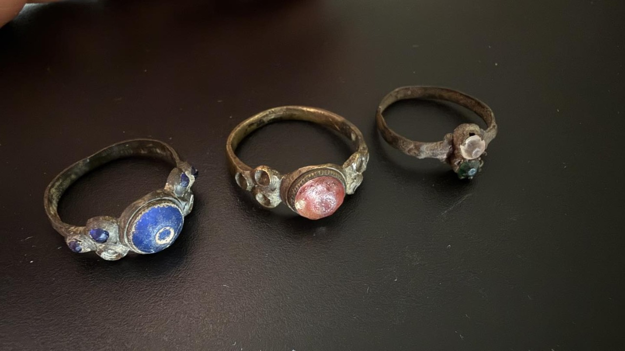 Київські митники врятували старовинні археологічні пам’ятки, які намагалися відправити за кордон