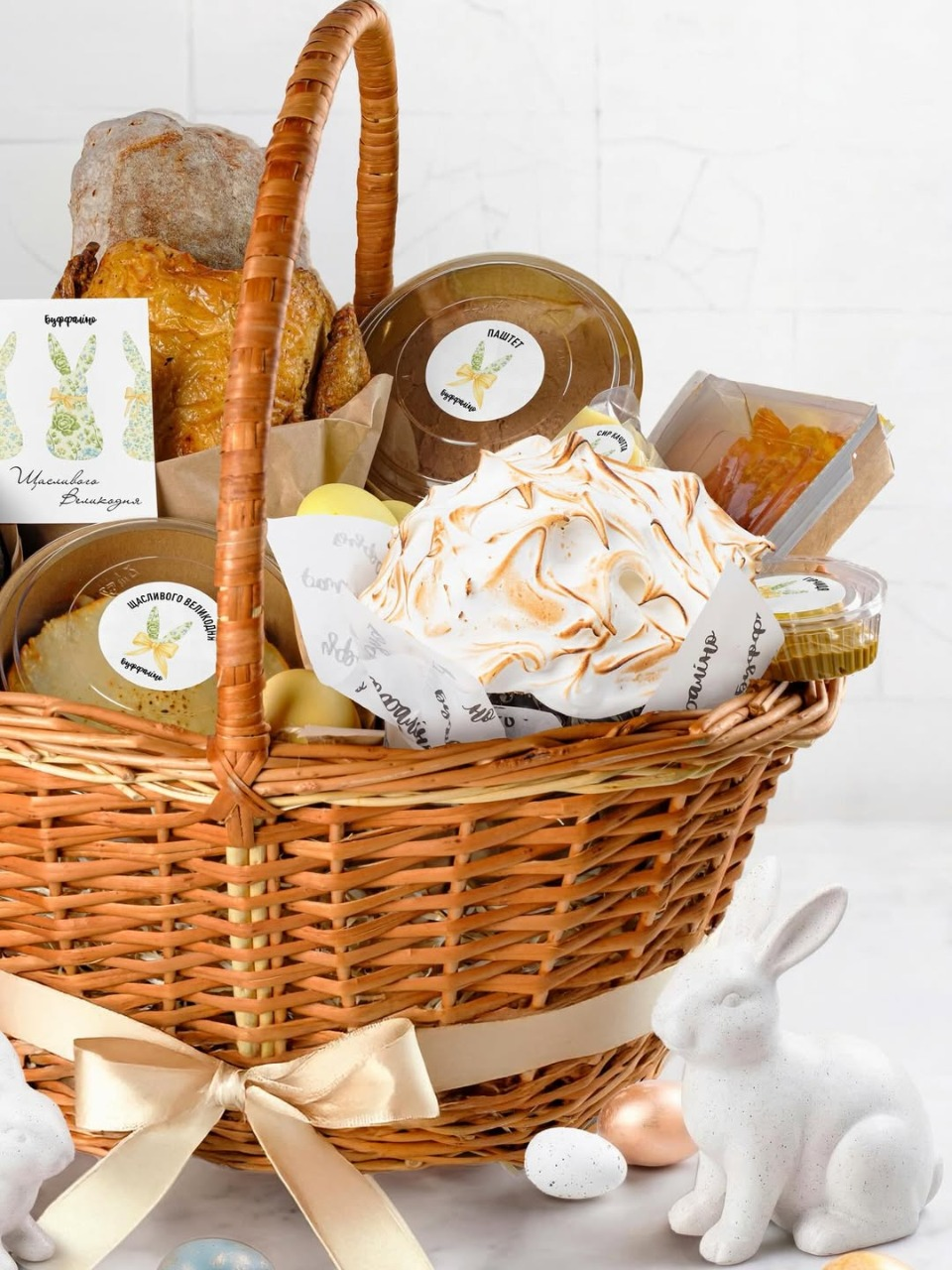 Де у Києві замовити паску до Великодня 2026 року: заклади, меню та ціни