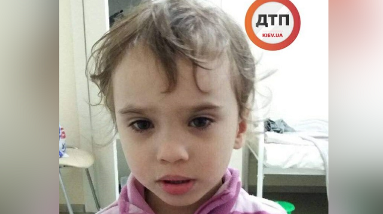 У Києві розшукують маму чотирирічної дівчинки (фото)
