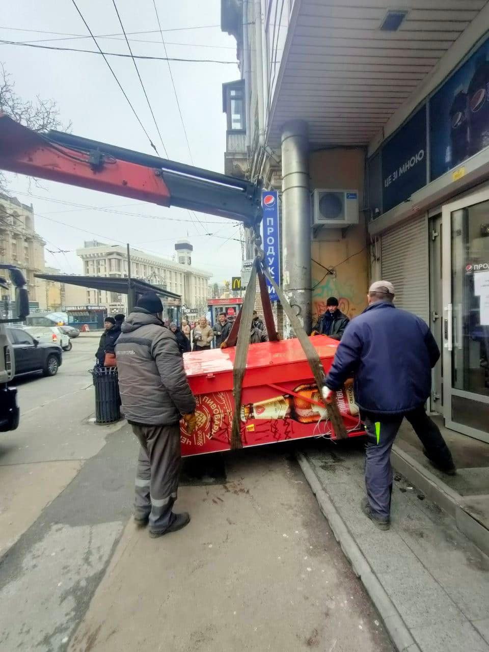 У Києві в квітні 2023 року демонтували МАФи, паркани, холодильники, термінали поповнення на 10 вулицях